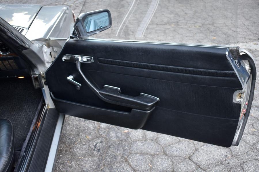 Детали интерьера Mercedes-Benz 280 SLC (C107) 1980 года  (EU) (фото 75 из 102)
